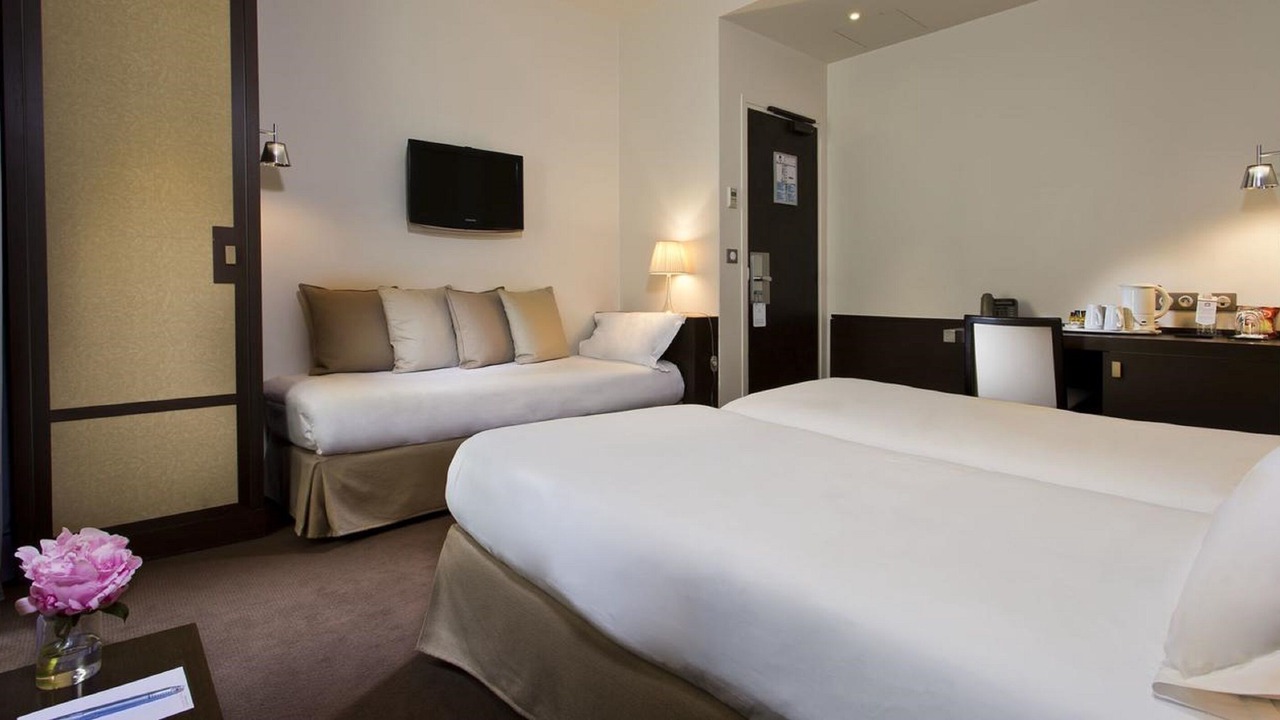 Photo of Bedroom in 8th Arrondissement