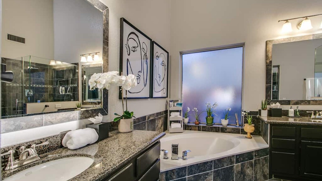 Photo of Bathroom in Paradise Park Vista