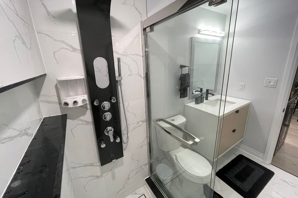 Photo of Bathroom in Georgina