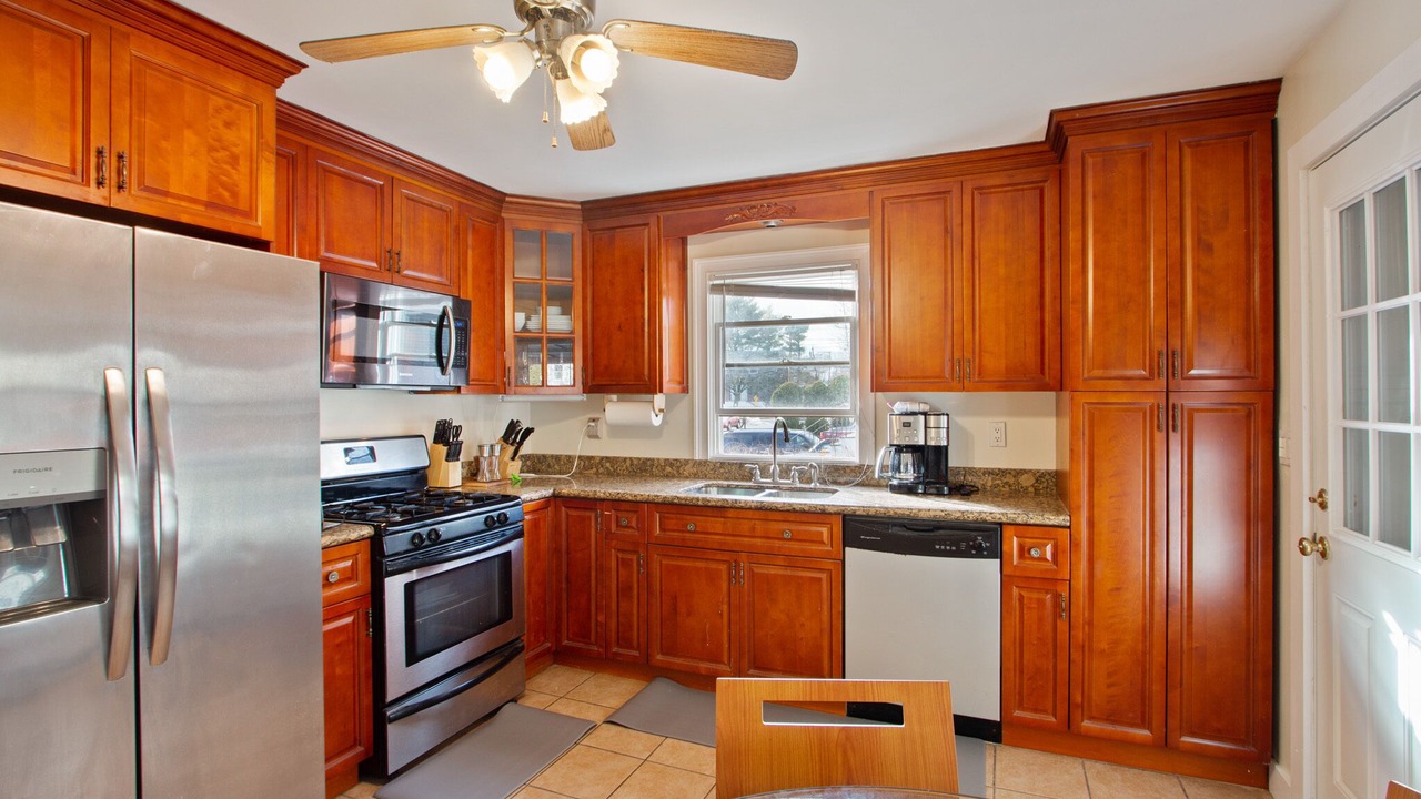 Photo of Kitchen in Cove - East Side - Shippan