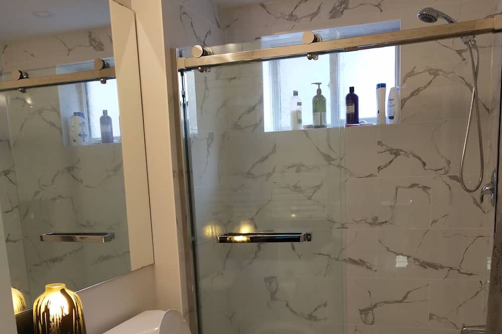 Photo of Bathroom in Clarkson-Lorne Park