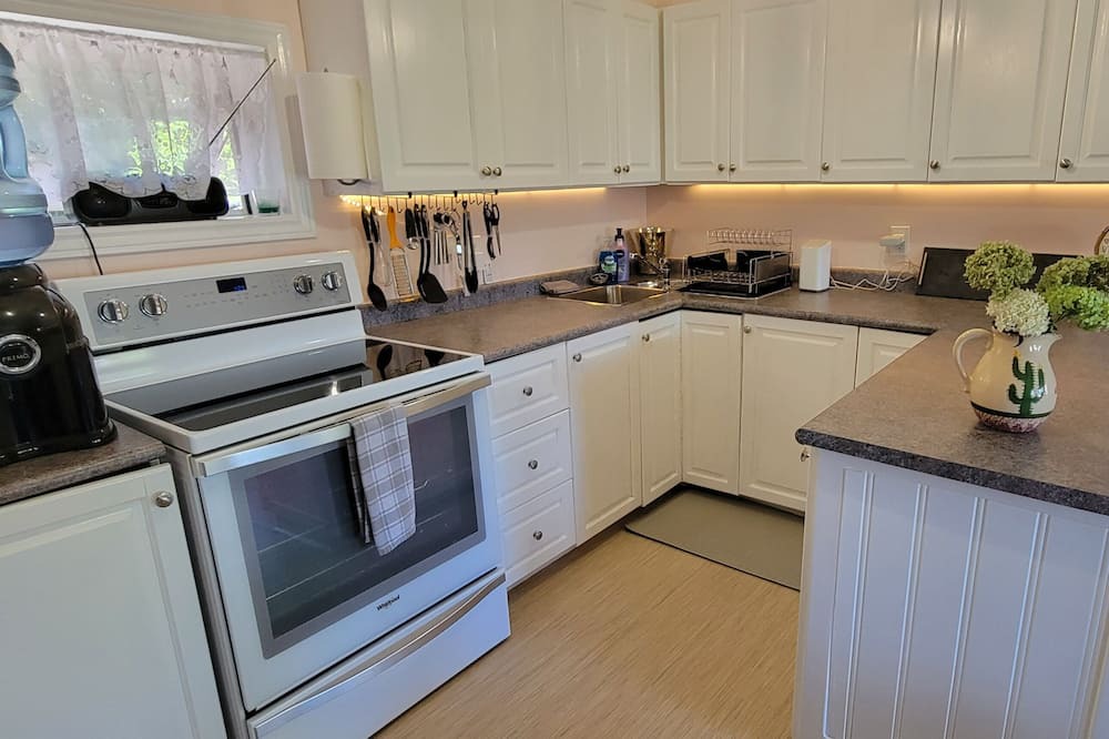 Photo of Kitchen in Victoria Harbour