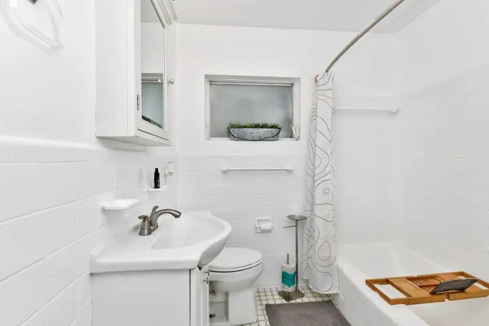 Photo of Bathroom in Fairvilla