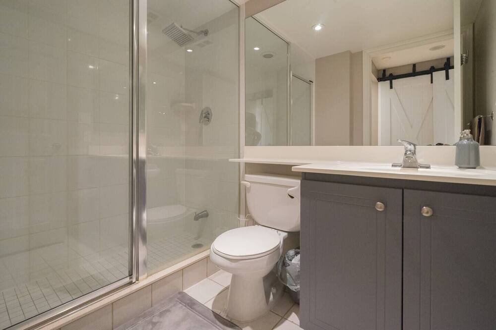 Photo of Bathroom in Fashion District