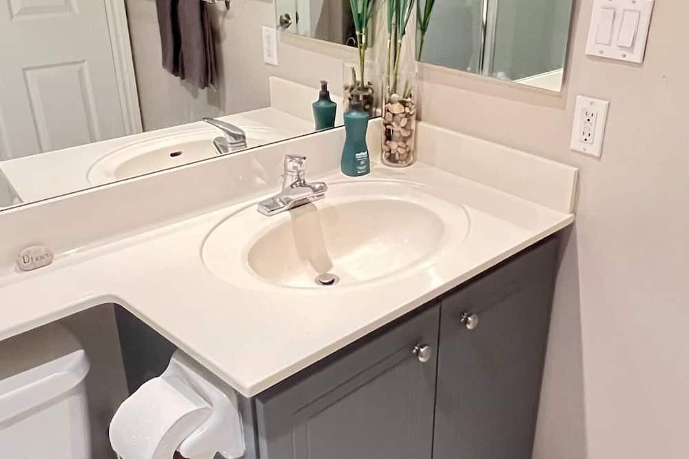 Photo of Bathroom in Fashion District