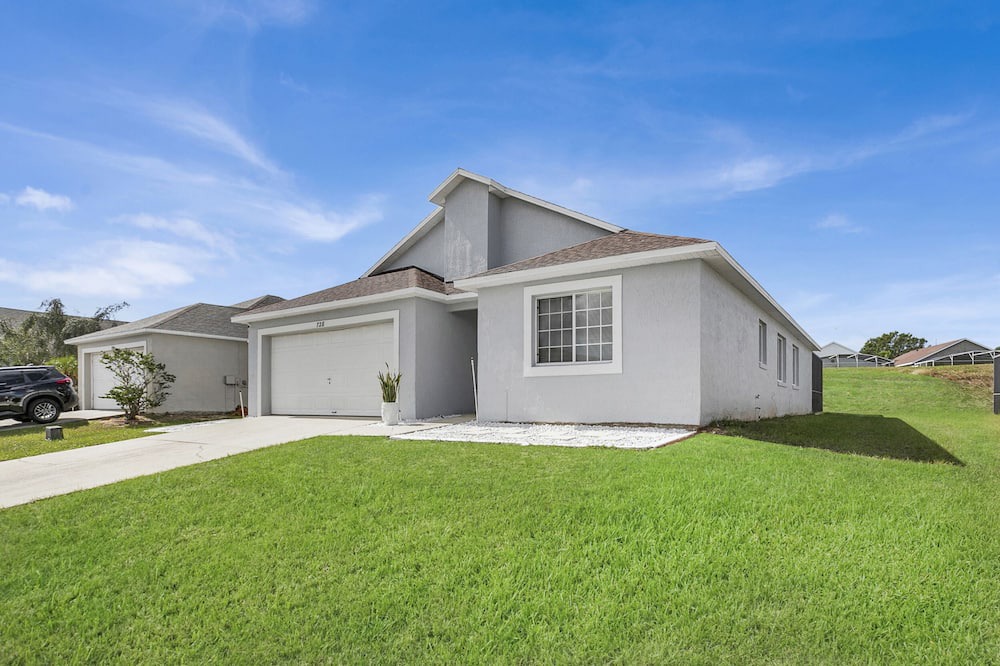 Photo of Outdoor in Hillcrest Estates