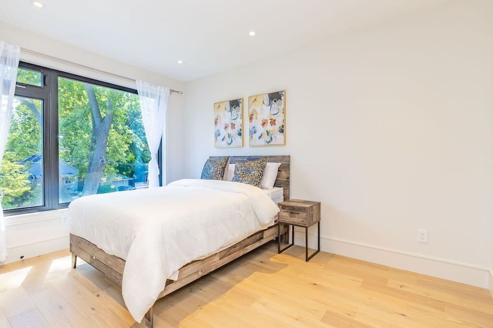 Photo of Bedroom in Lakeview