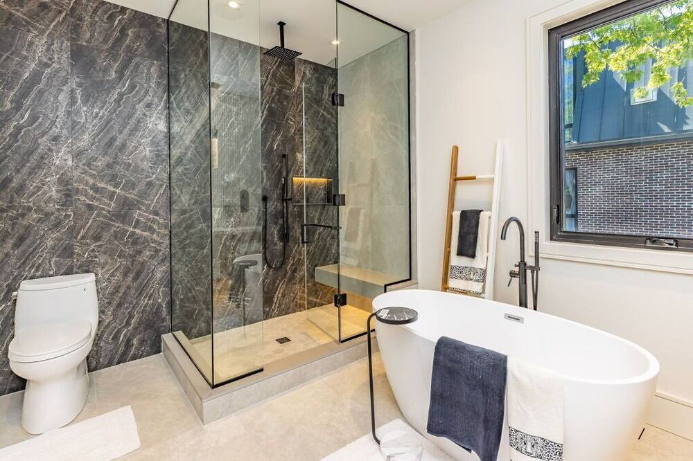 Photo of Bathroom in Lakeview