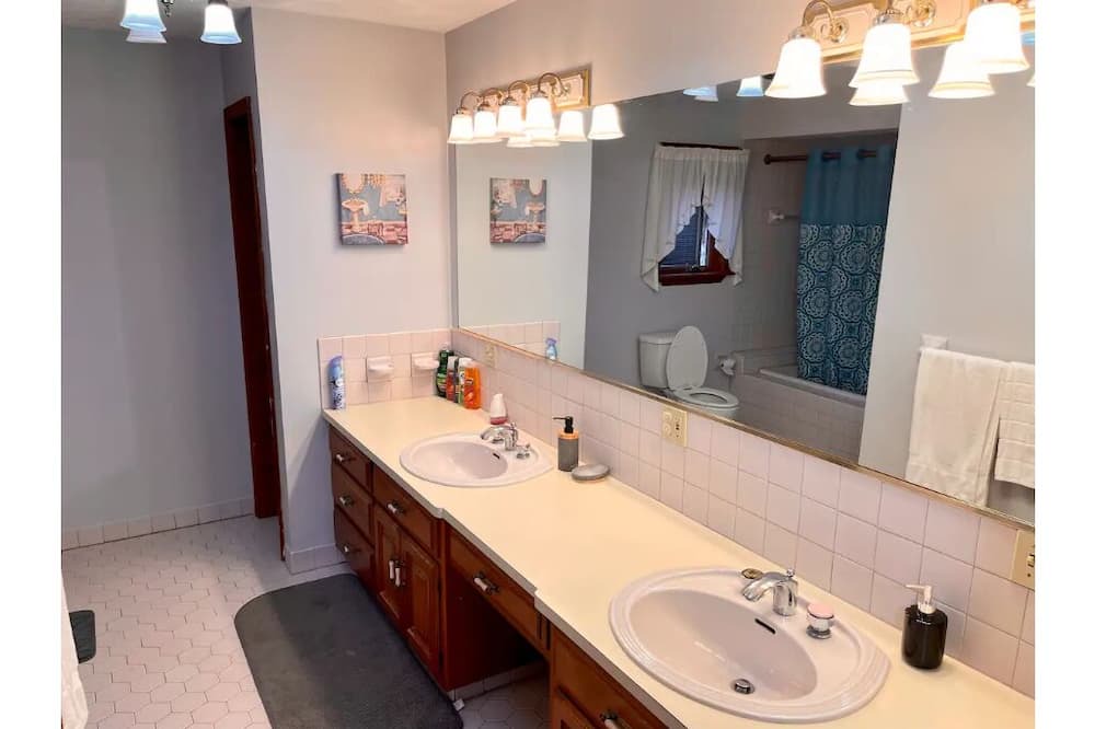 Photo of Bathroom in Taylor