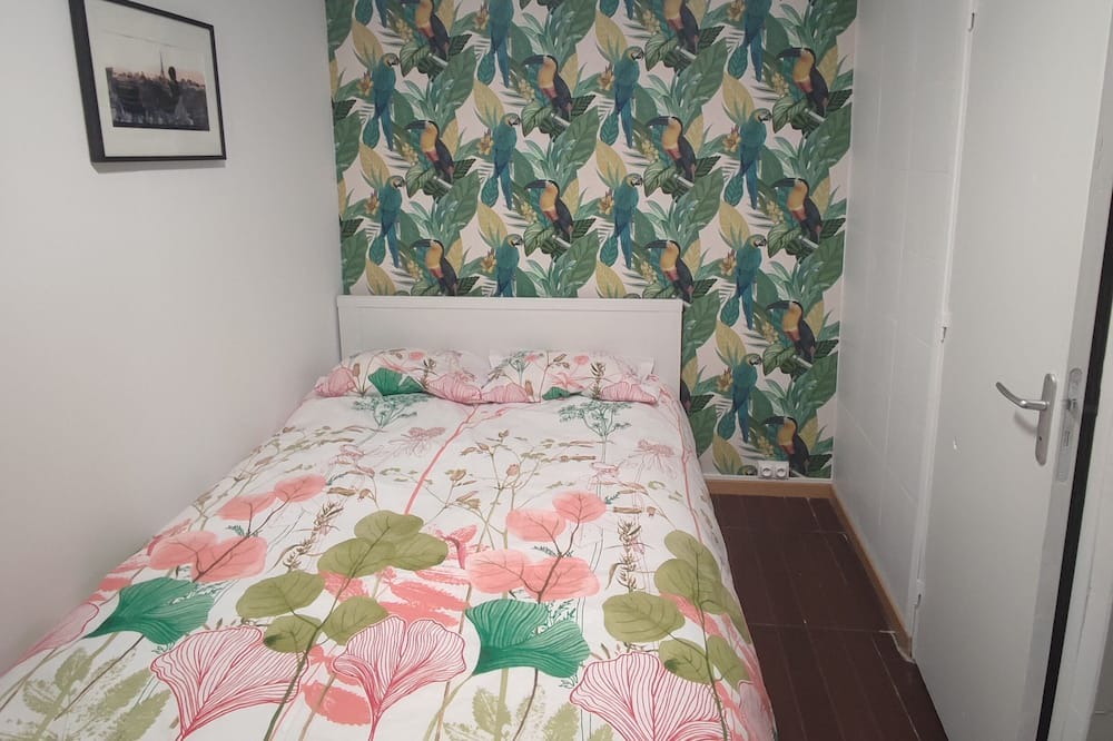 Photo of Bedroom in Pere Lachaise