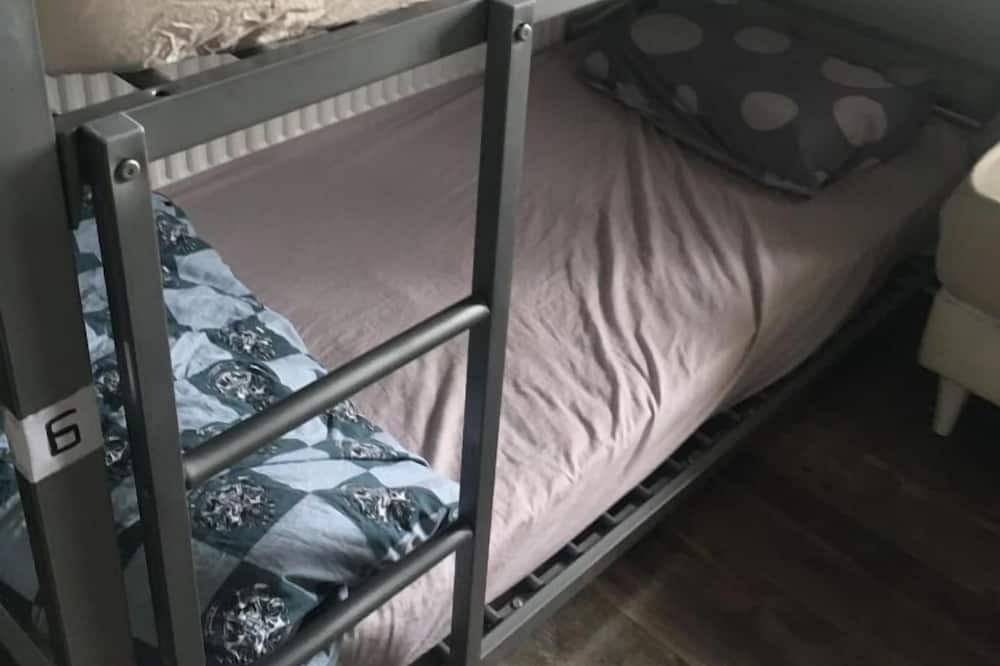 Photo of Bedroom in Stains