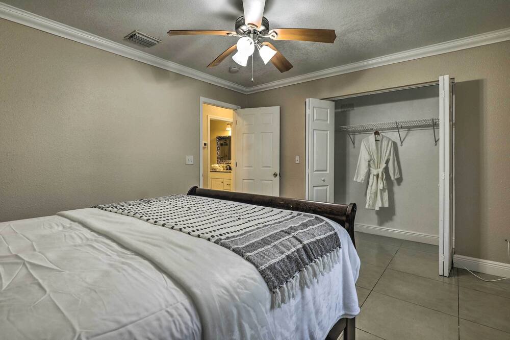 Photo of Bedroom in Valrico