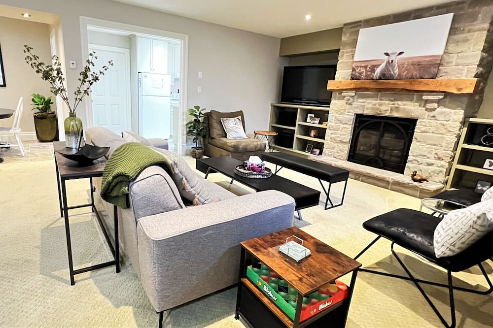 Photo of Livingroom in Guelph/Eramosa