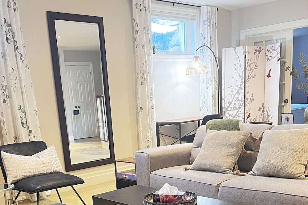 Photo of Livingroom in Guelph/Eramosa