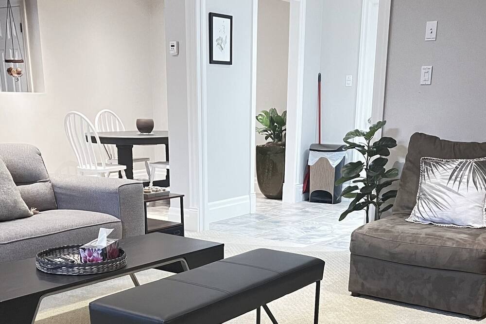 Photo of Livingroom in Guelph/Eramosa