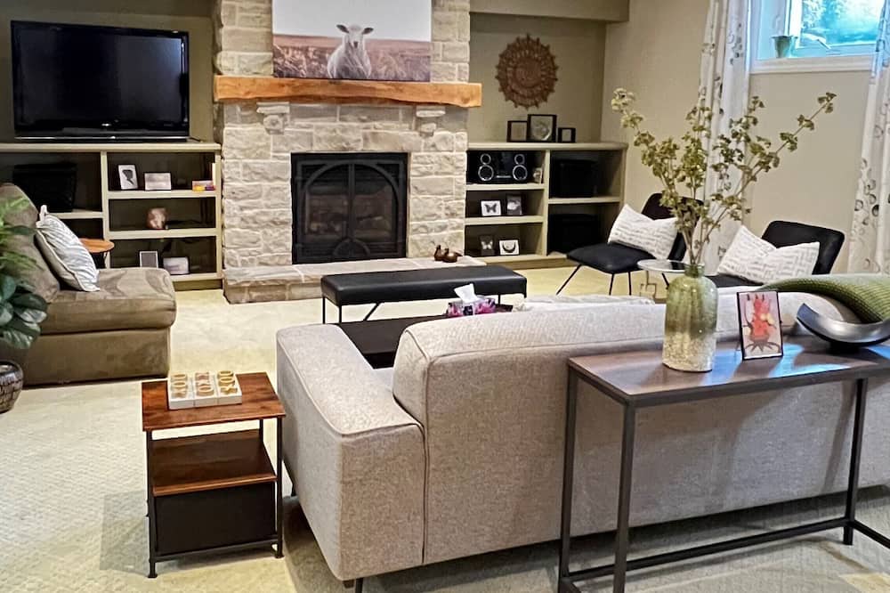 Photo of Livingroom in Guelph/Eramosa