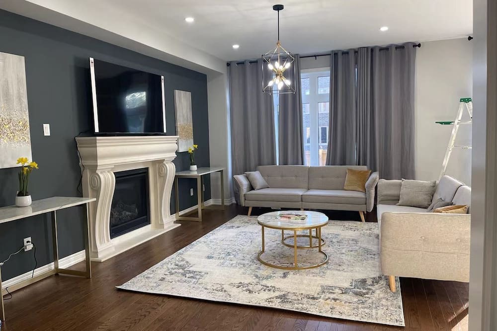 Photo of Livingroom in York Regional Municipality