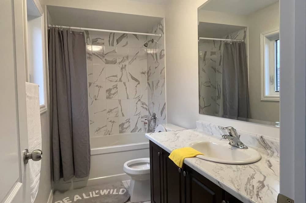 Photo of Bathroom in York Regional Municipality