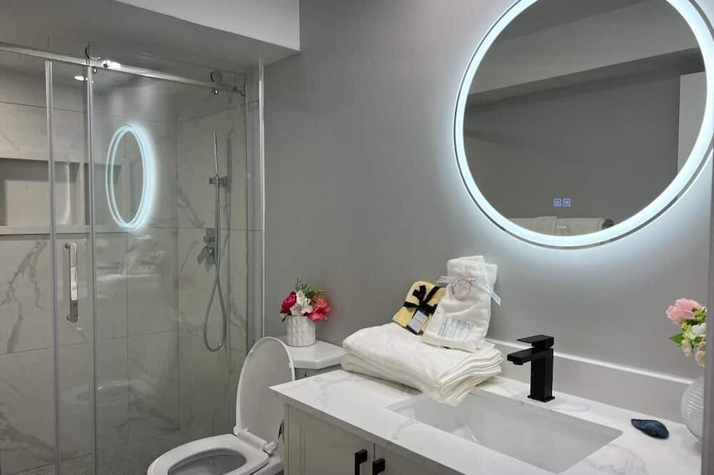 Photo of Bathroom in York Regional Municipality