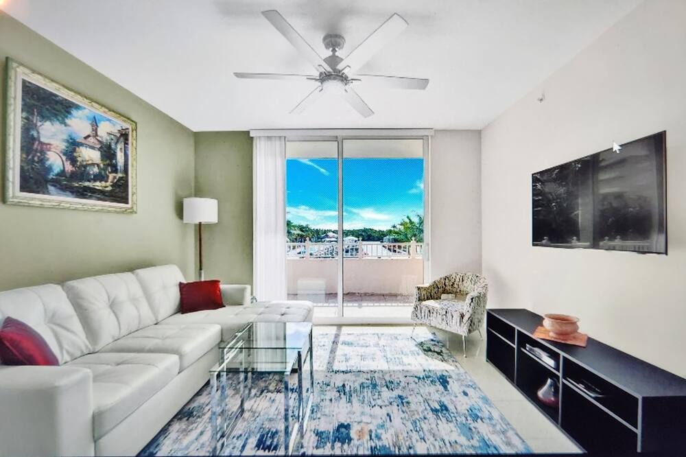 Photo of Livingroom in Ocean Ridge