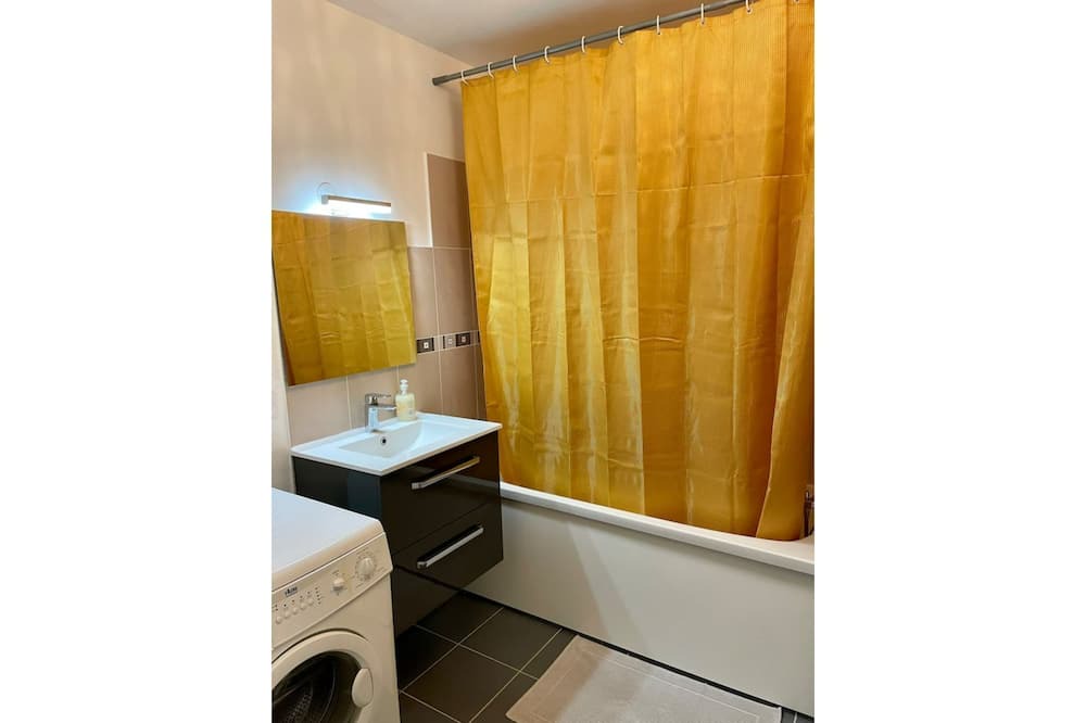 Photo of Bathroom in Chanteloup-en-Brie