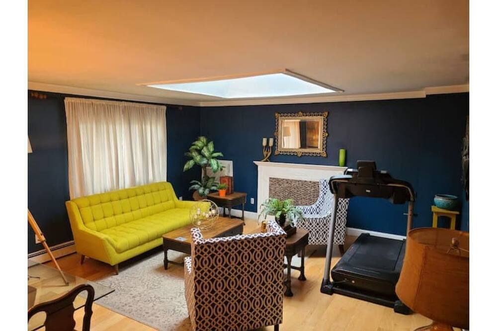 Photo of Livingroom in North Bay Shore