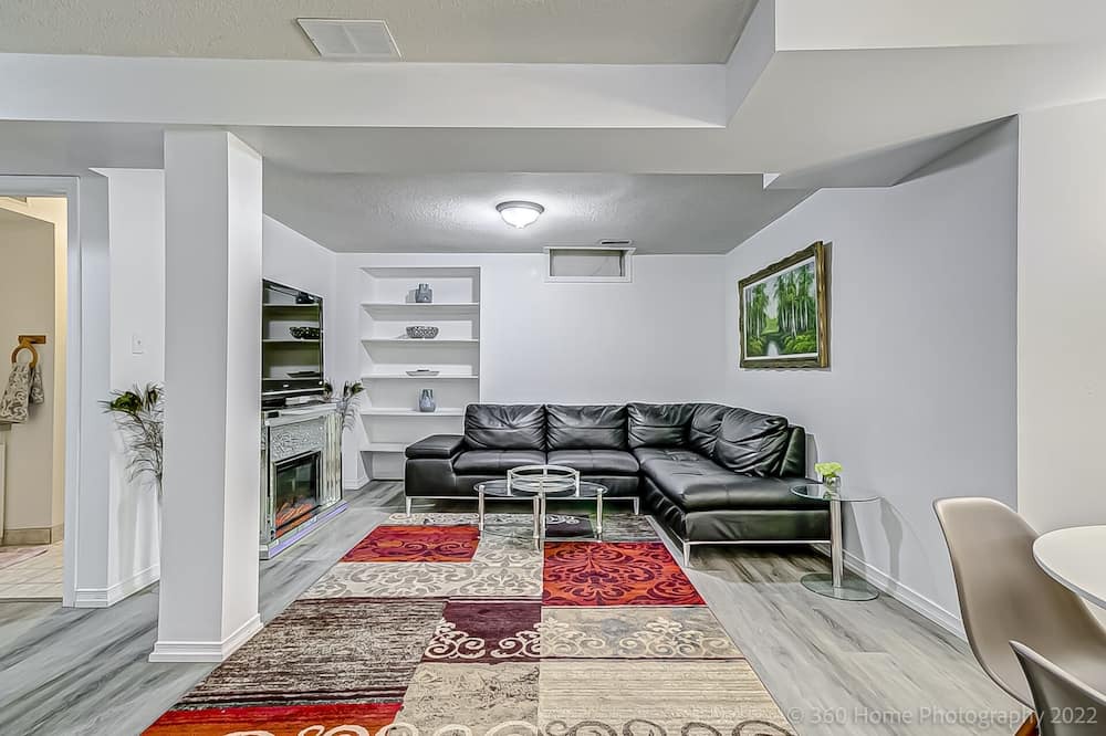 Photo of Livingroom in East Credit