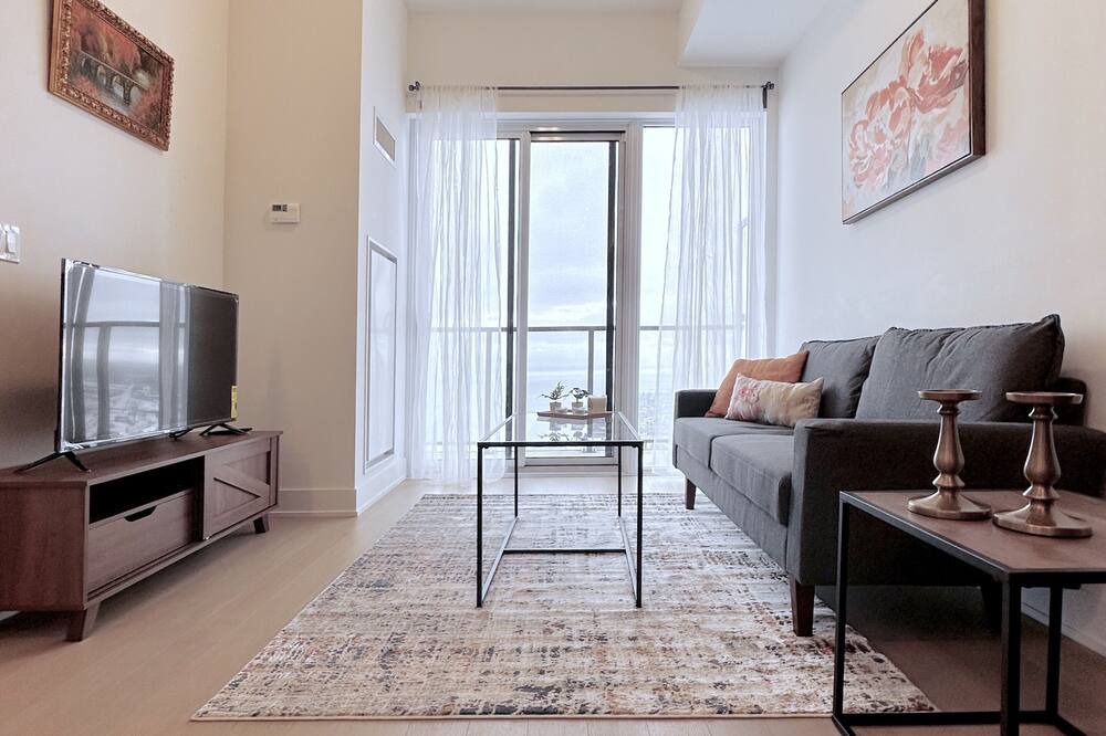 Photo of Livingroom in Humber Bay