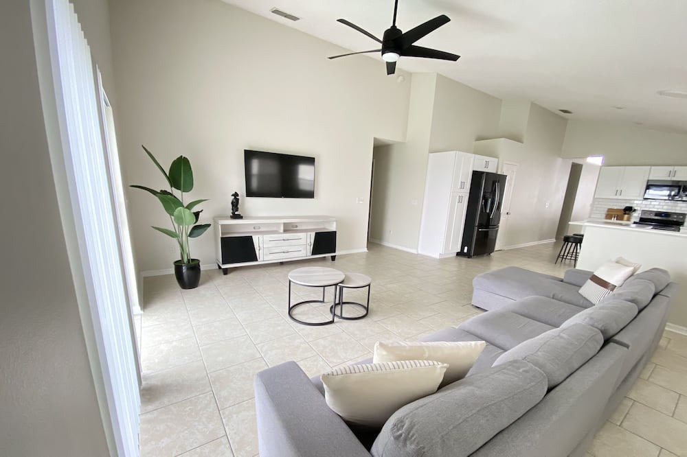 Photo of Livingroom in Lake Davenport Estates