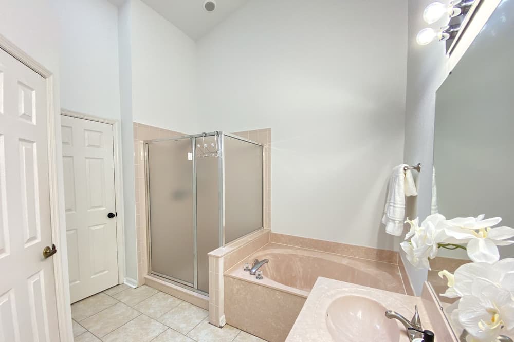 Photo of Bathroom in Lake Davenport Estates