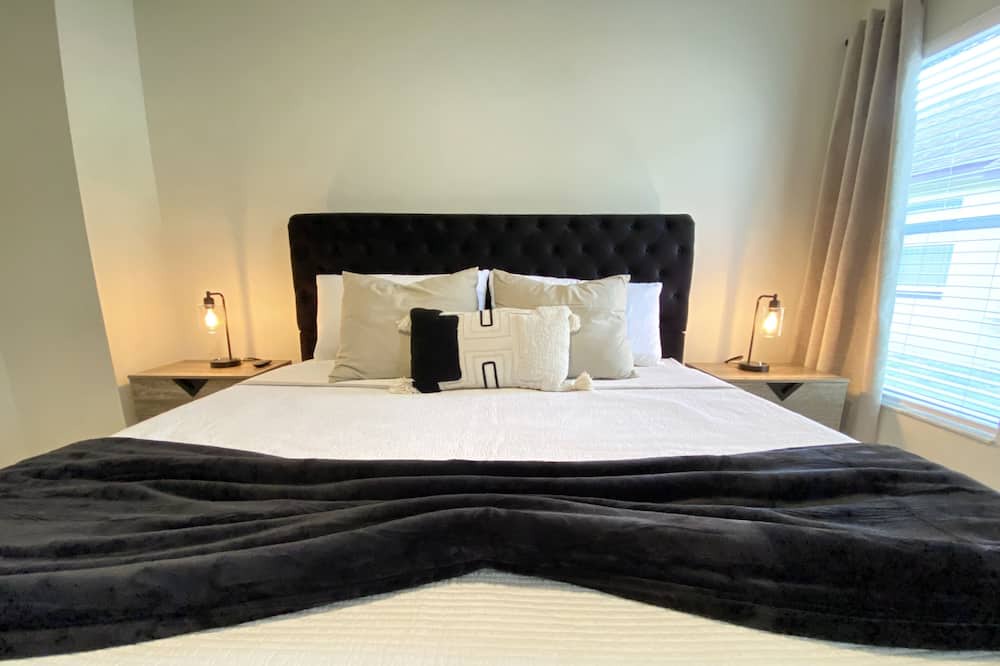 Photo of Bedroom in Lake Davenport Estates
