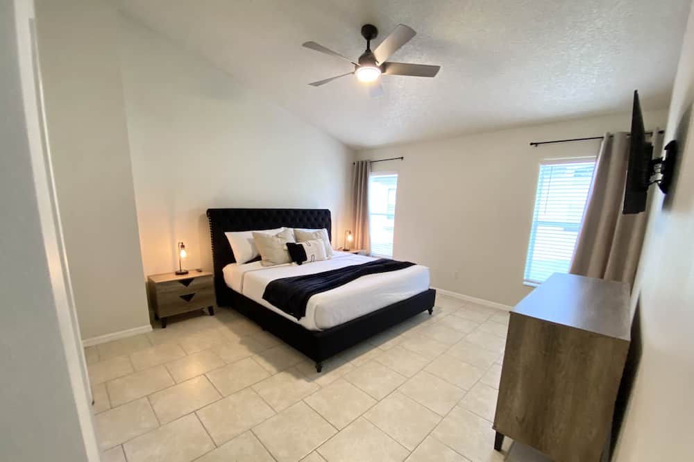 Photo of Bedroom in Lake Davenport Estates