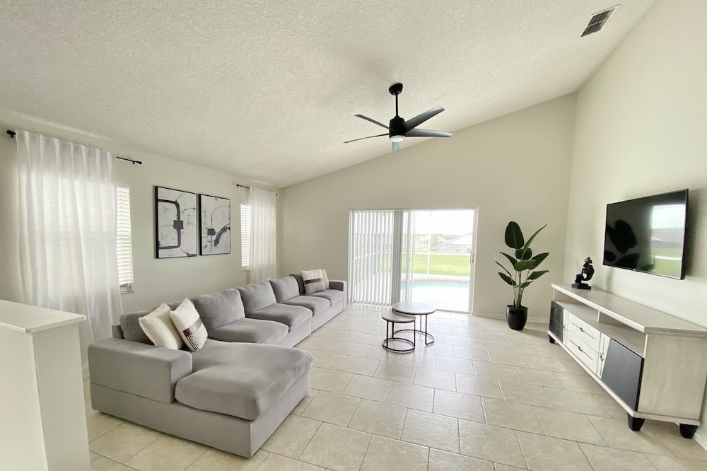 Photo of Livingroom in Lake Davenport Estates