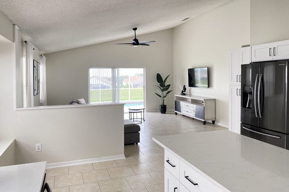 Photo of Kitchen in Lake Davenport Estates