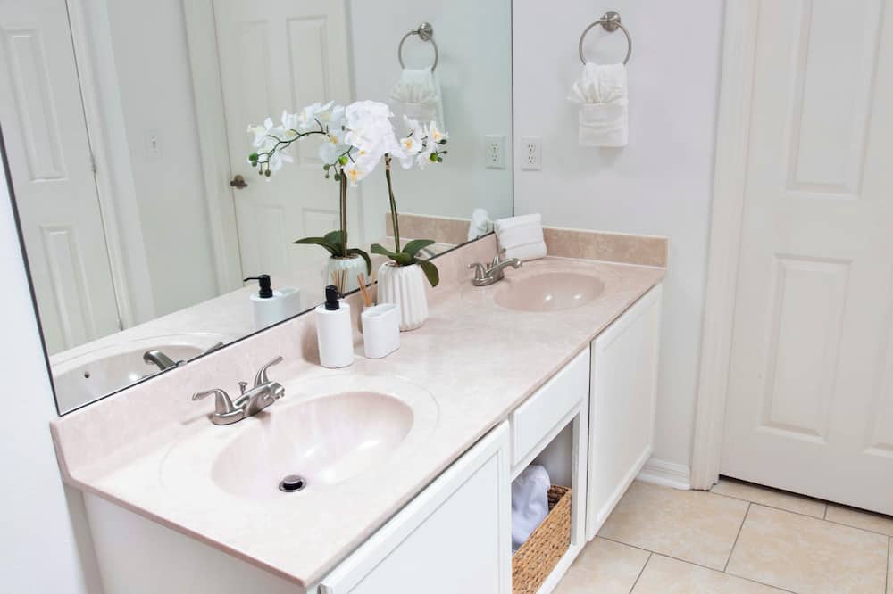 Photo of Bathroom in Lake Davenport Estates