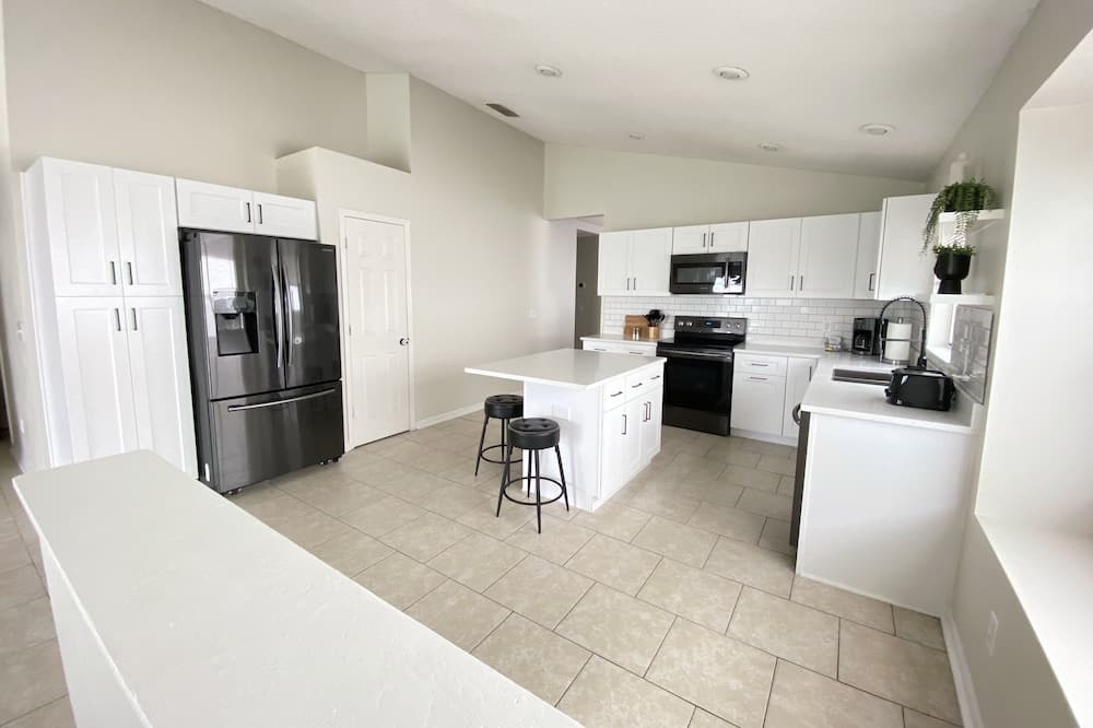 Photo of Kitchen in Lake Davenport Estates