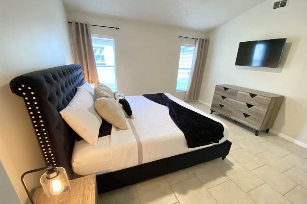 Photo of Bedroom in Lake Davenport Estates