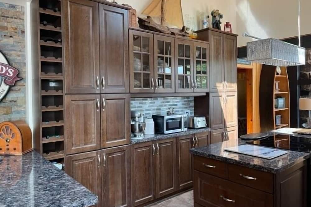 Photo of Kitchen in Georgian Bay
