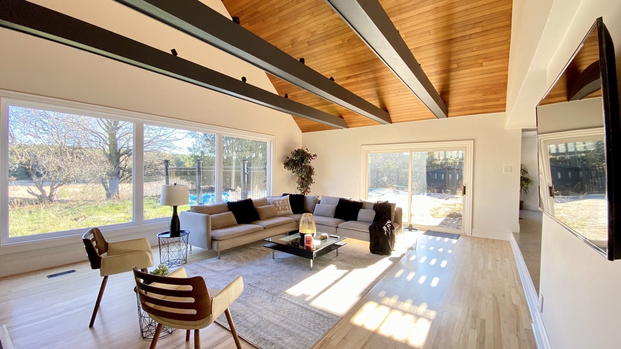 Photo of Livingroom in Caledon