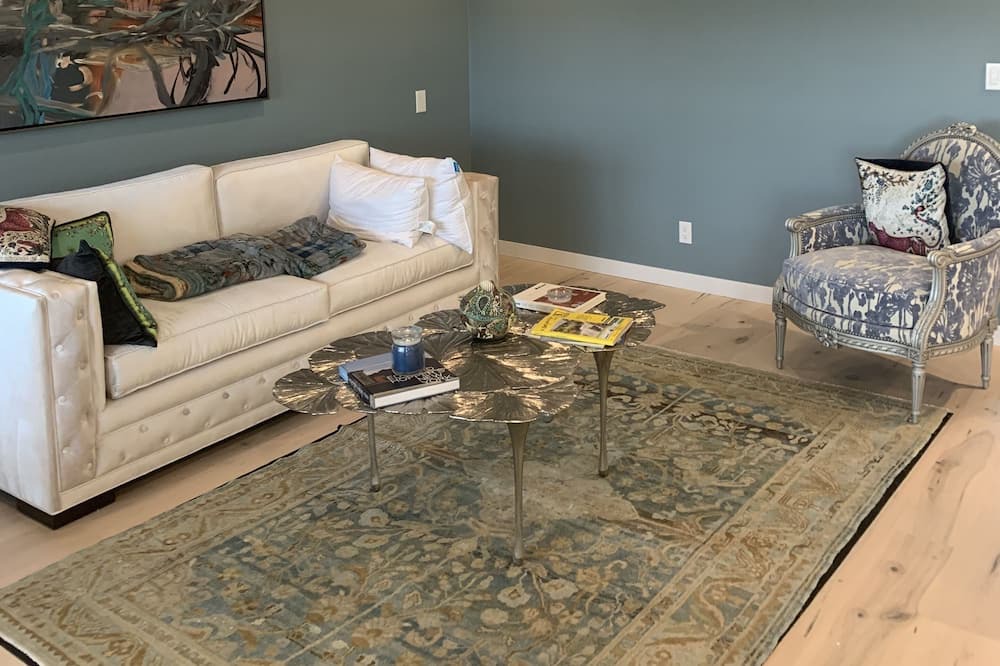 Photo of Livingroom in Ossining