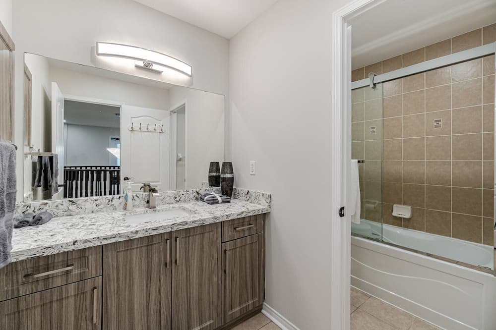 Photo of Bathroom in Churchill Meadows