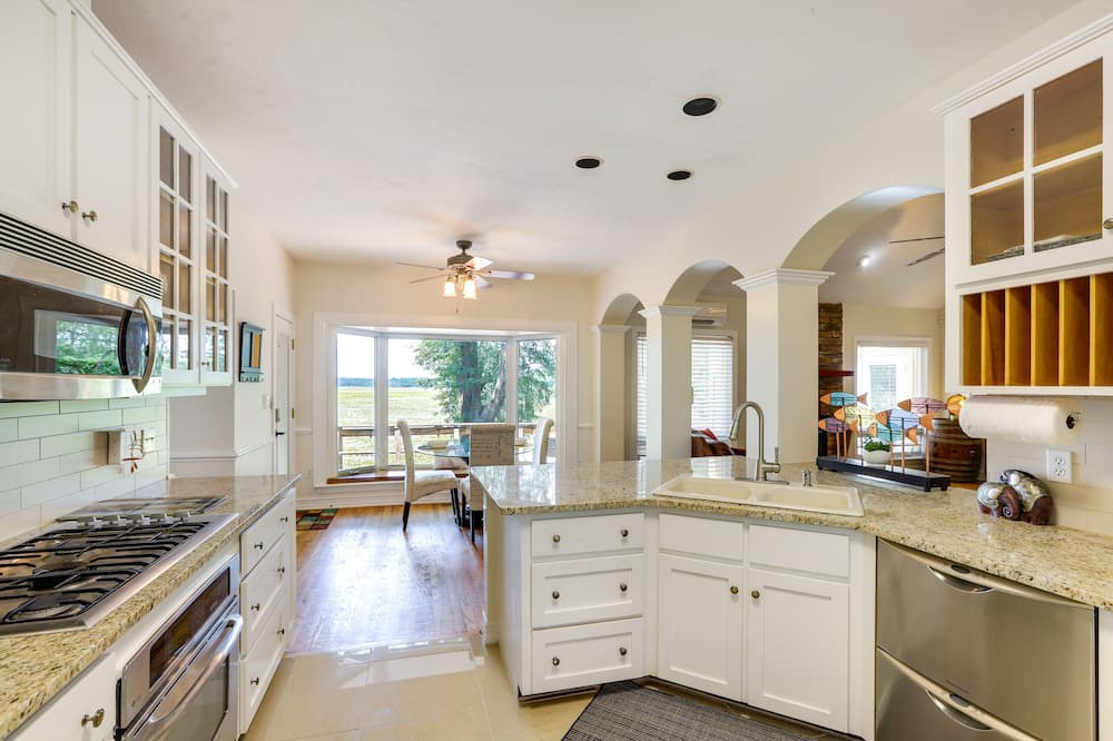 Photo of Kitchen in Killearn Lakes