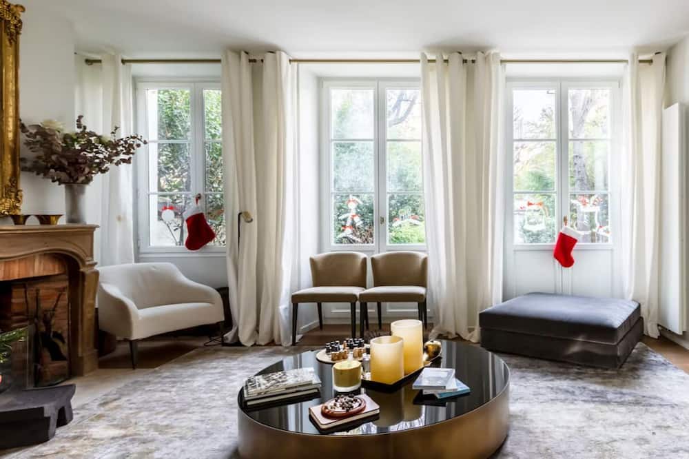 Photo of Livingroom in 5th Arrondissement