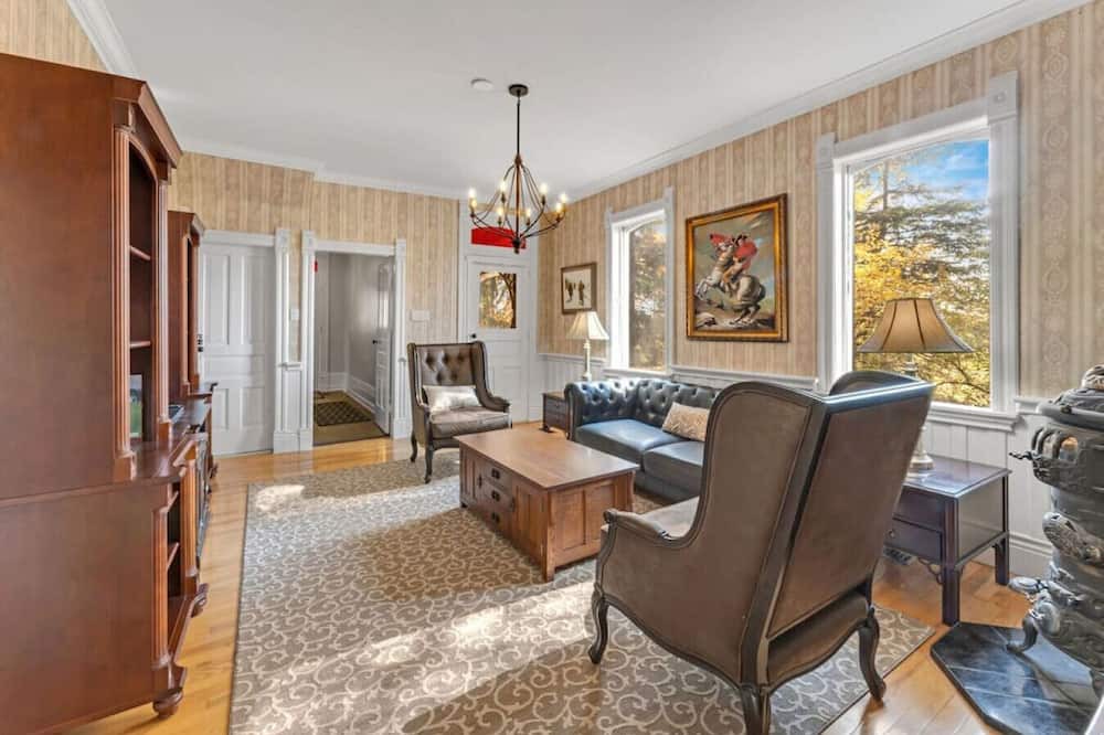 Photo of Bedroom in Mulmur
