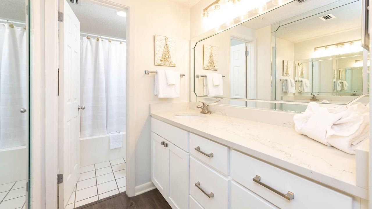 Photo of Bathroom in Orange Beach East