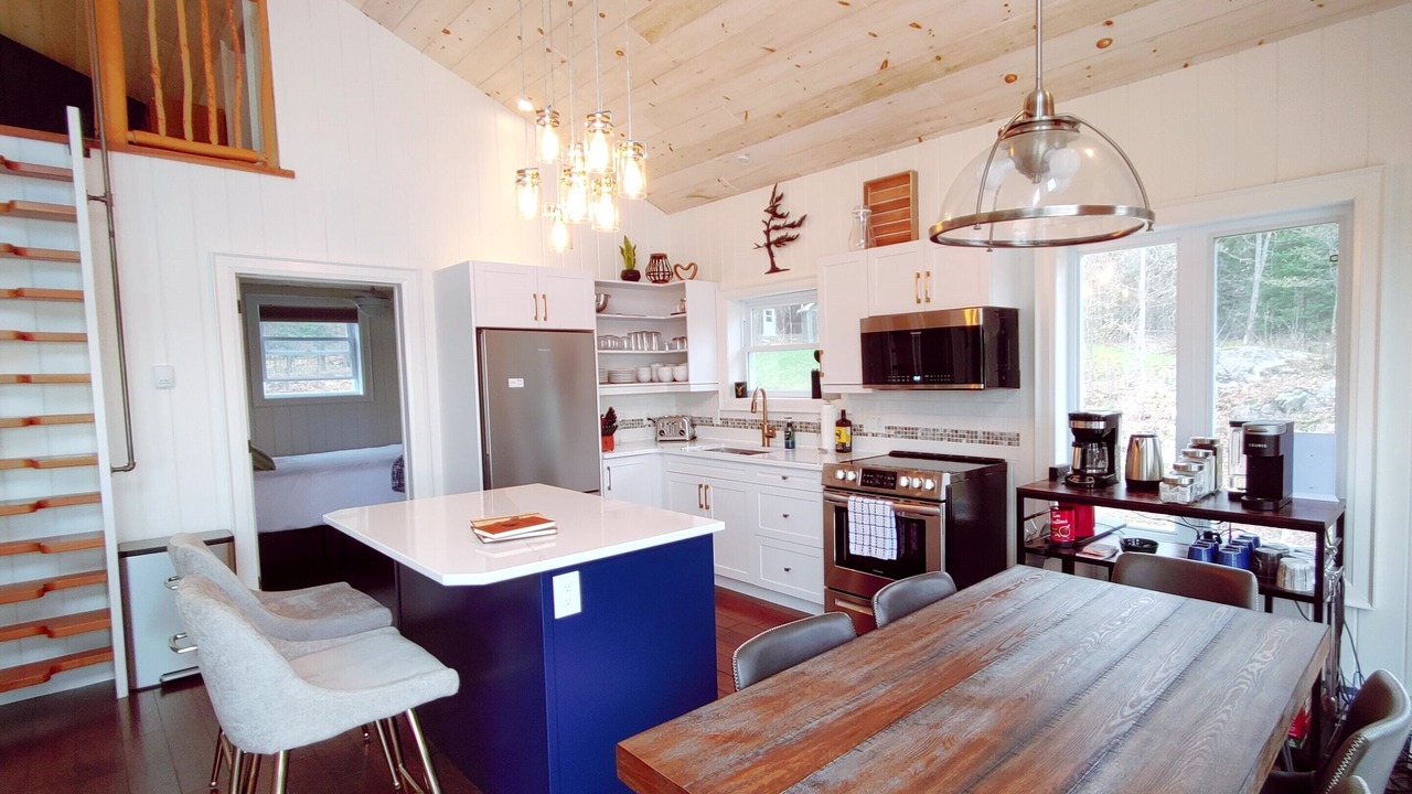 Photo of Kitchen in Unorganized Centre Parry Sound
