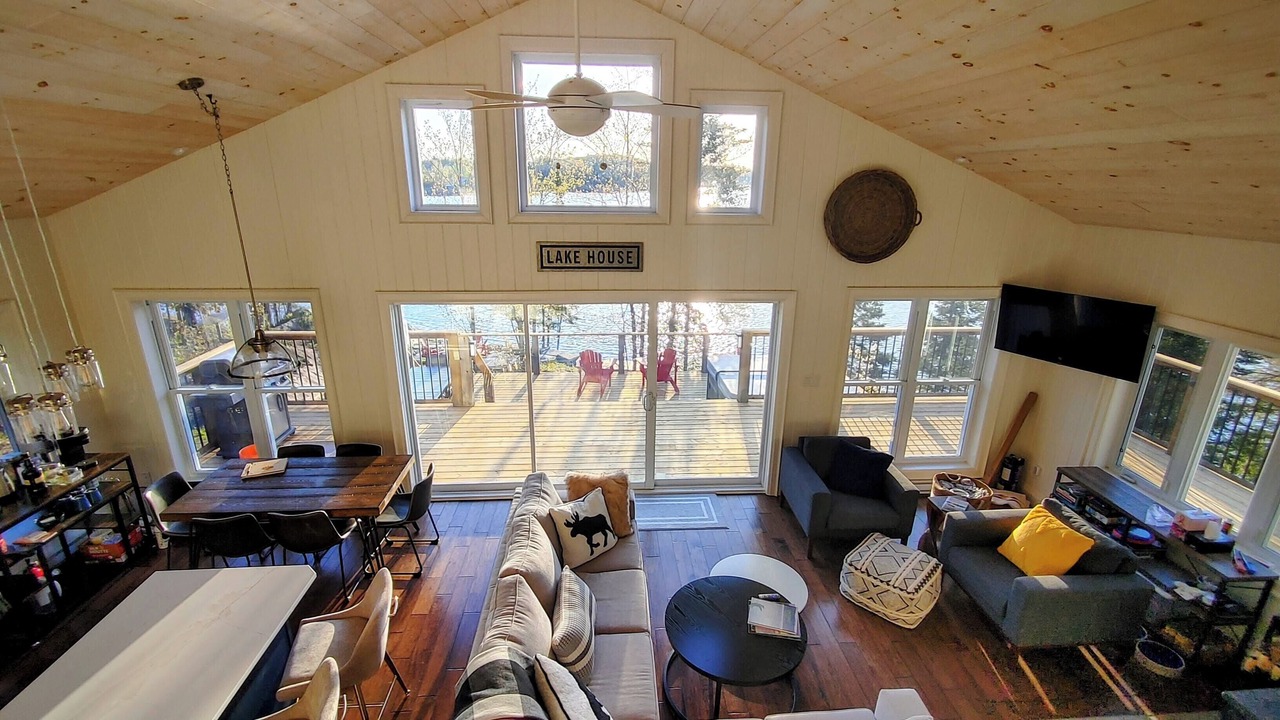 Photo of Livingroom in Unorganized Centre Parry Sound