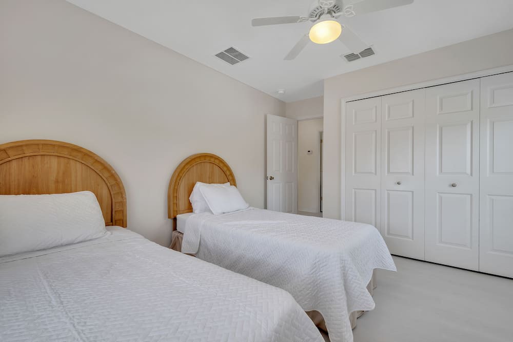 Photo of Bedroom in Lake Wilson Preserve
