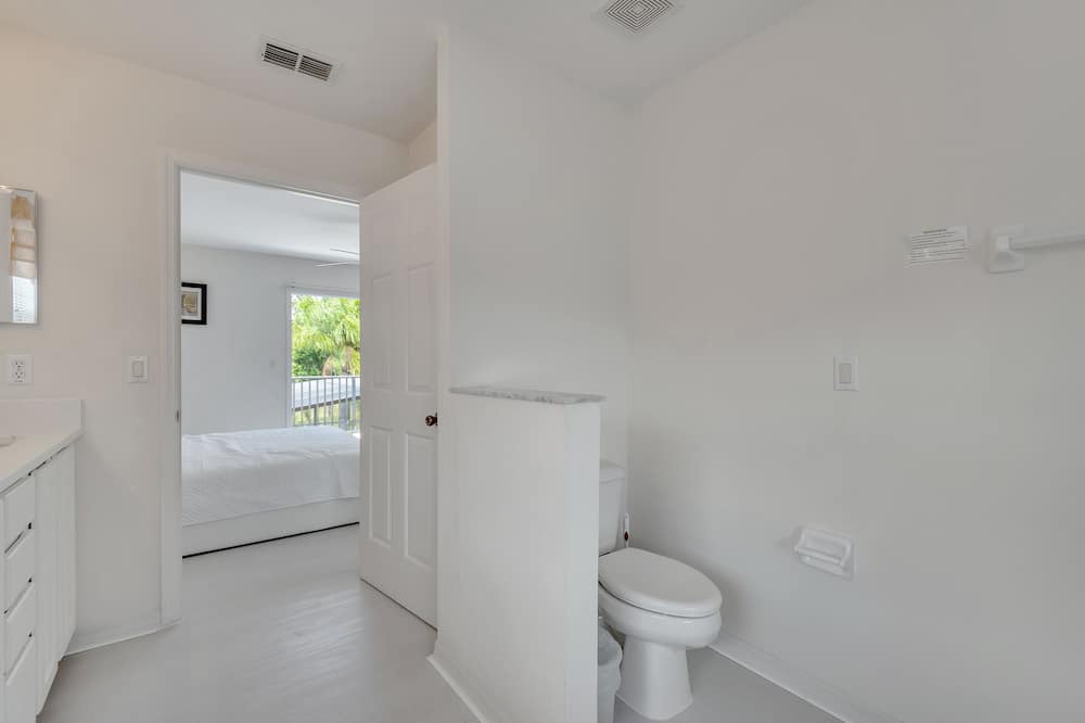 Photo of Bathroom in Lake Wilson Preserve