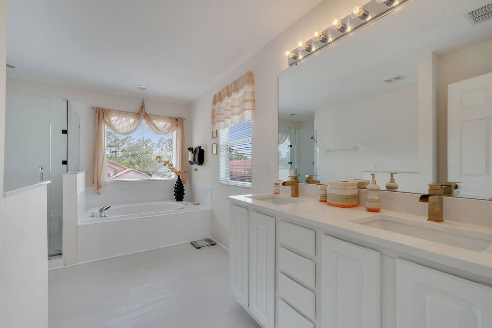 Photo of Bathroom in Lake Wilson Preserve